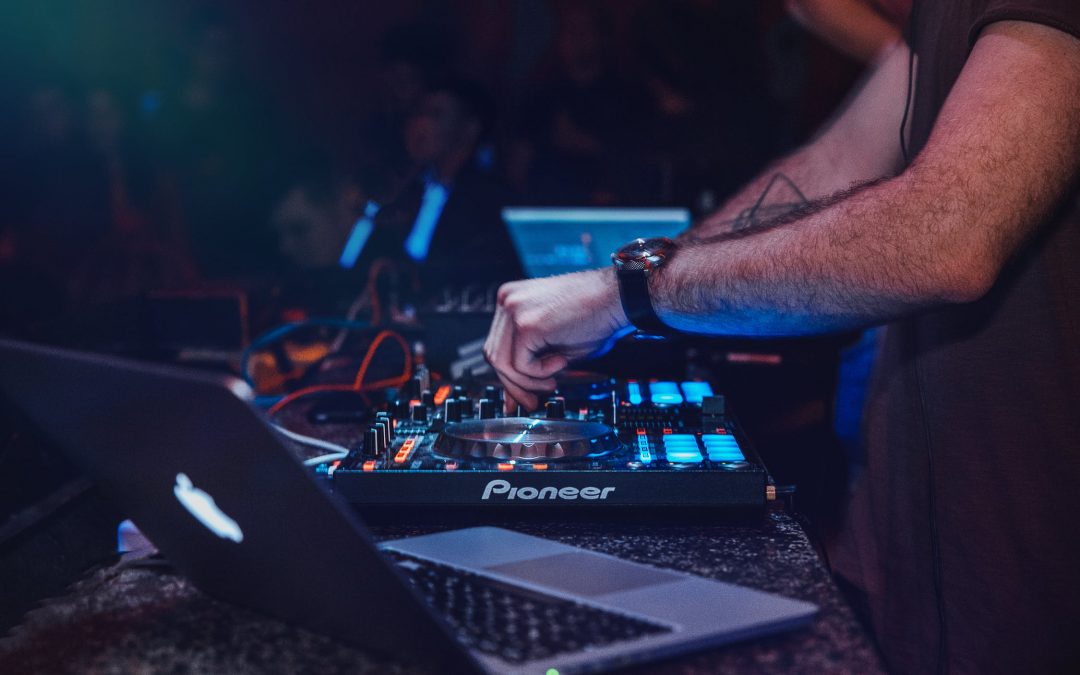 3 Tips To Improve Your Live DJ Performance